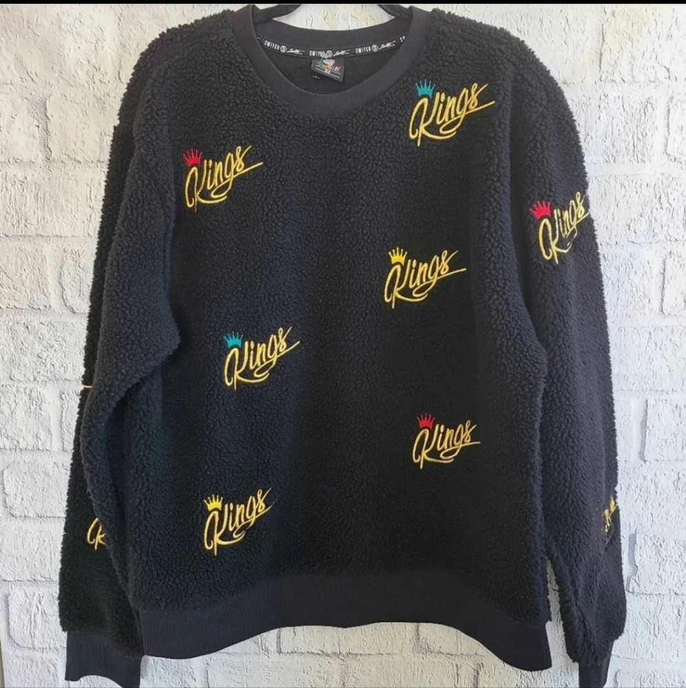 Switch Remarkable King's Limited Edition Black Fleece Embroidered Medium